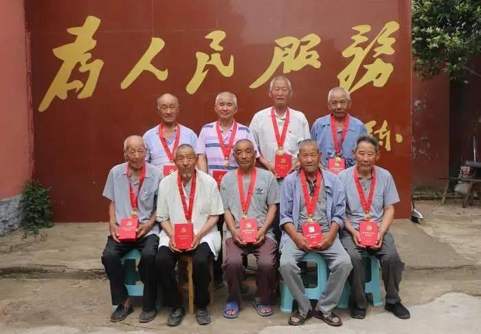 夏日绝句表达了作者怎样的思想感情？
